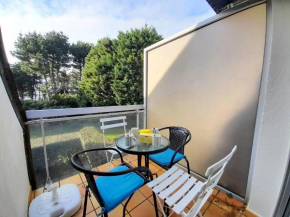 Charmant Duplex 3p avec Balcon et Aperçu Mer à 550m de la Plage - Parking & Wifi Inclus - FR-1-477-187